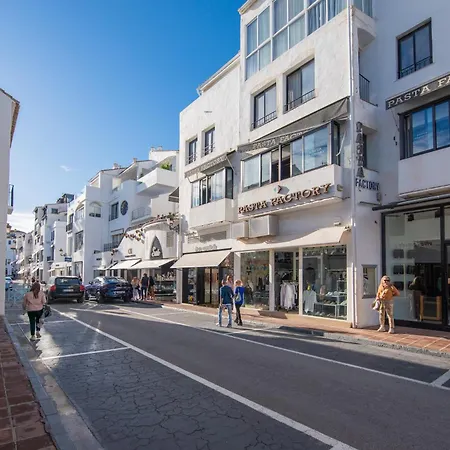 Ct 302 - Faro's Puerto Banus Boutique